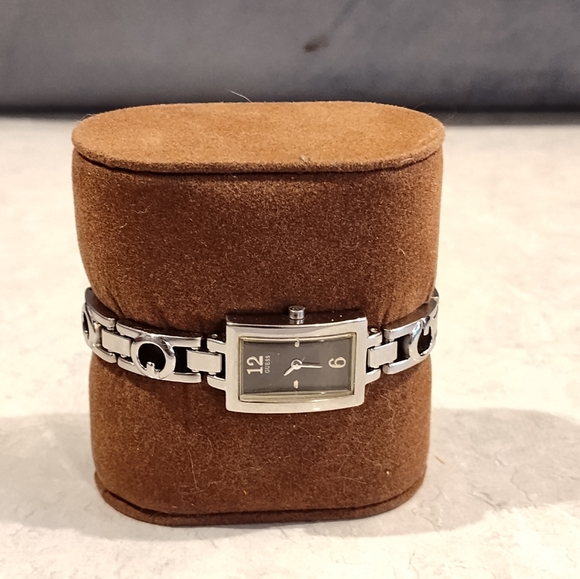 GUESS WOMEN'S SILVER TONE "G" LINK WATCH WITH BLACK DIAL LINK EXTENTION G66551L - Picture 4 of 12